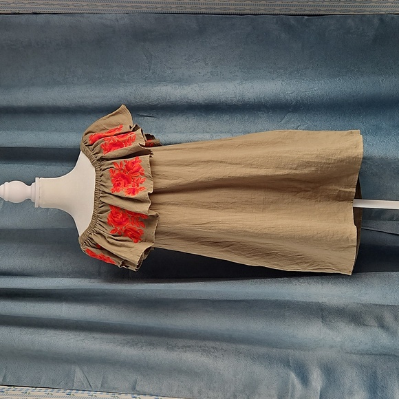 Umgee Dresses & Skirts - Umgee Sage Green Mini Dress with Red & Orange Floral Accents - M - EUC